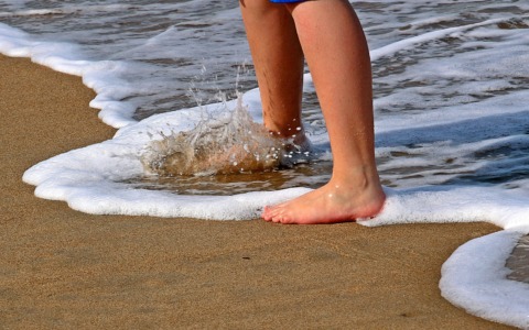 Mangiare prima del bagno: cosa sapere per vivere il mare senza fastidi