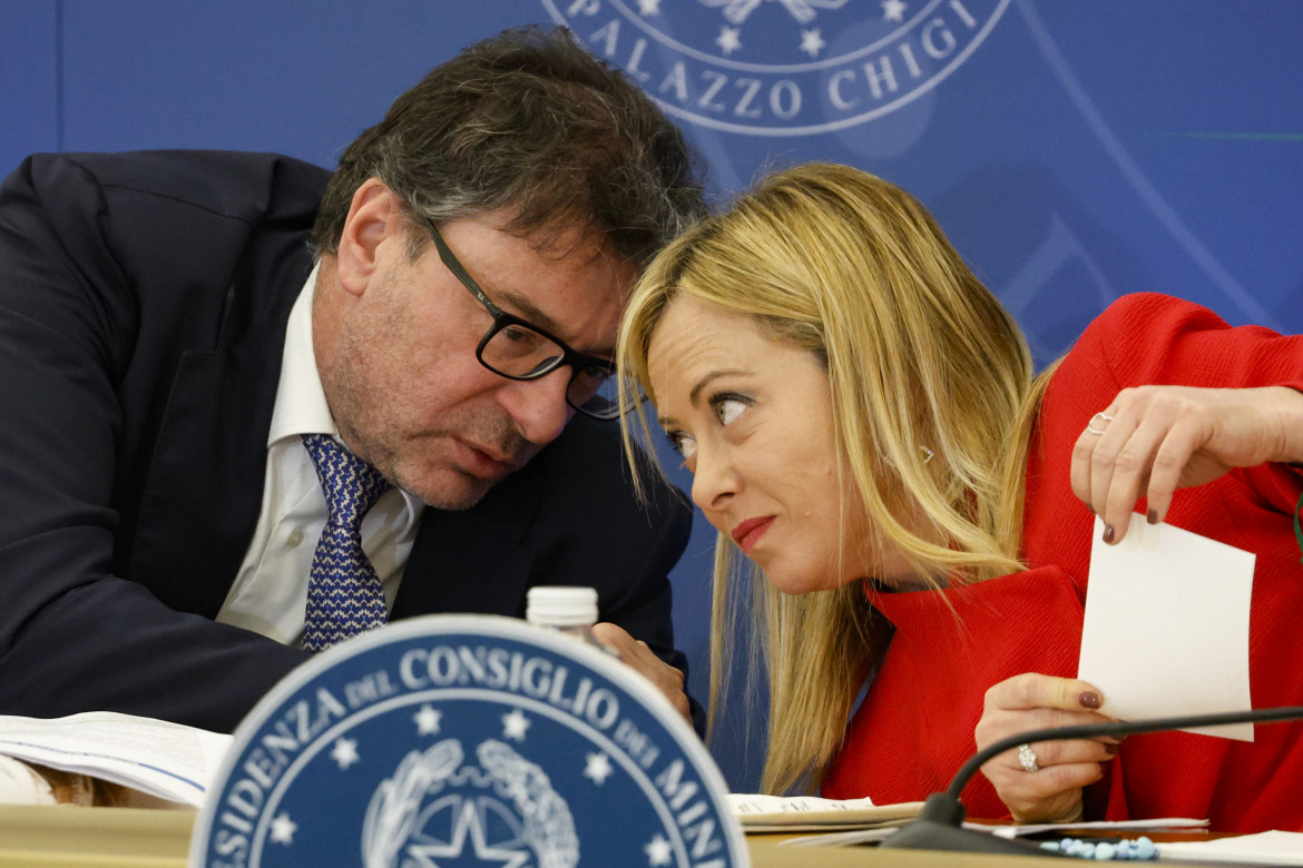 Carburanti, il governo prepara un intervento ponte: priorità al gasolio, poi l’accisa mobile con l’extragettito Iva