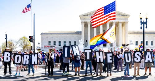Secondo Trump “lo ius soli è il male”, eppure non ce l’ha fatta ad abolirlo