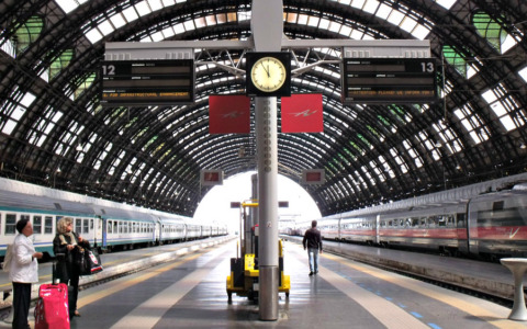 Guasto elettrico in stazione centrale a Milano: mattinata di ritardi per i treni