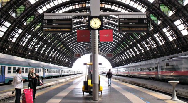 Guasto elettrico in stazione centrale a Milano: mattinata di ritardi per i treni