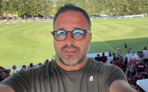 Giornalista trovato carbonizzato a Eboli, Luca Esposito sarebbe stato picchiato e poi bruciato