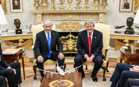 Iran, la tregua dura appena due giorni: missili contro una base Usa in Giordania dopo il vertice Trump-Netanyahu