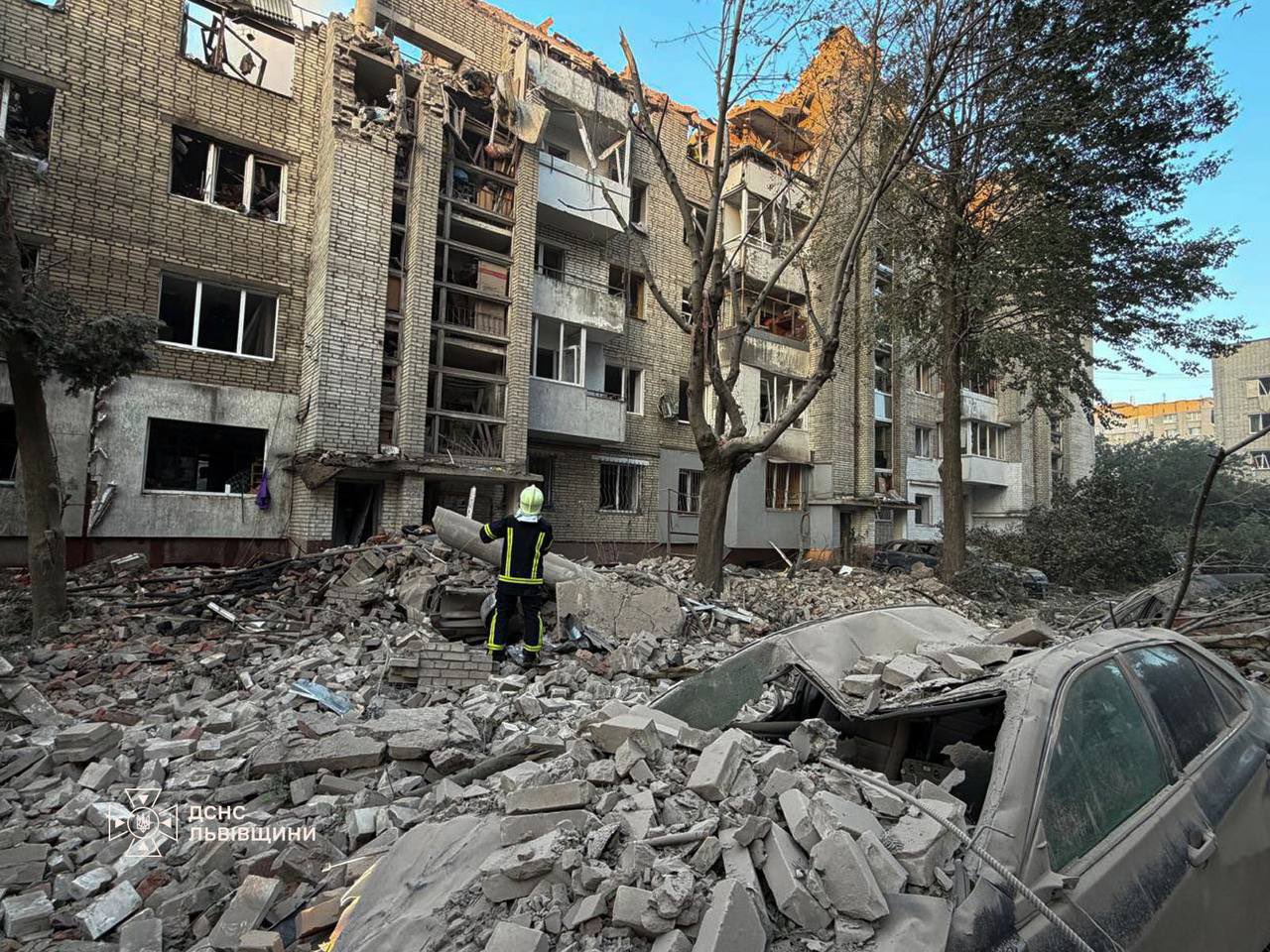 Dopo il vertice Trump-Zelensky, la Russia scatena il maxi-raid: 13 morti, uccise intere famiglie