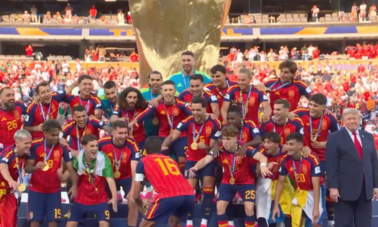Premiazione Mondiali, i campioni spagnoli “gelano” Trump. I gesti di ribellione delle altre Nazionali al Presidente USA