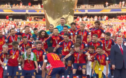 Premiazione Mondiali, i campioni spagnoli “gelano” Trump. I gesti di ribellione delle altre Nazionali al Presidente USA