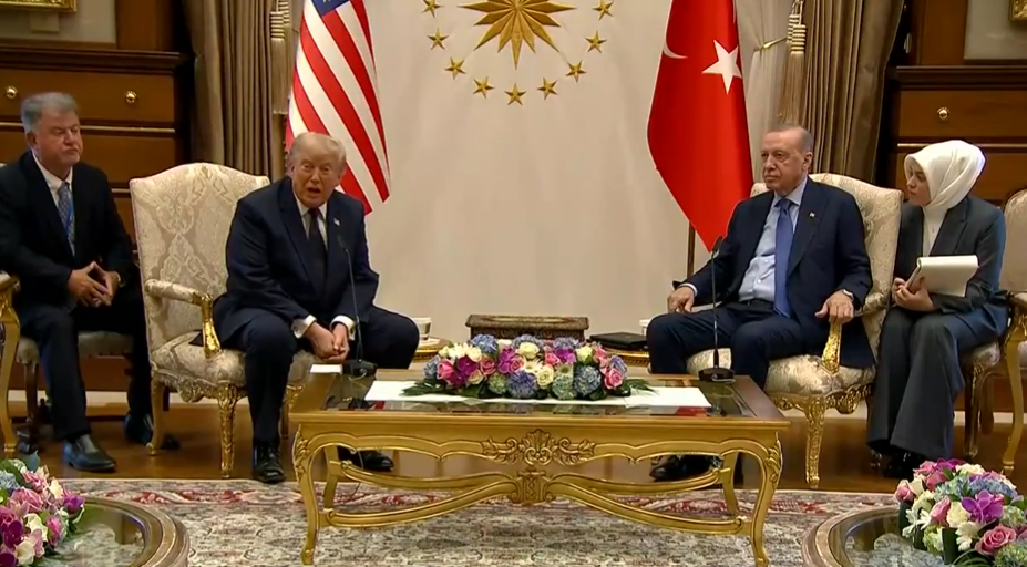 Trump da Ankara su Meloni: “Lei mi piace, in realtà, ma ha rifiutato di aiutarci”