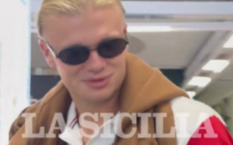 Haaland sbarca in Sicilia nella notte. Ha lasciato in anticipo i festeggiamenti ad Oslo
