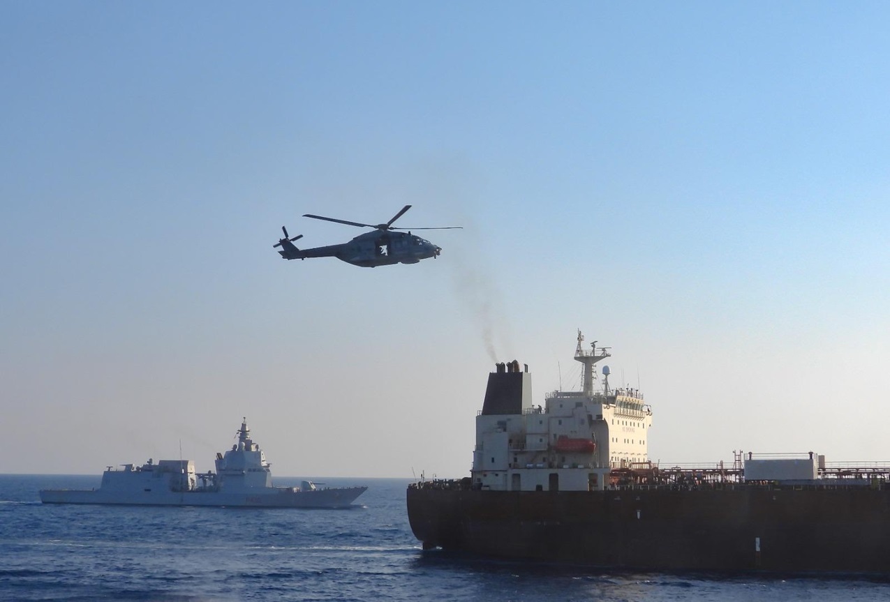 Petroliera della flotta ombra russa abbordata dalla Marina italiana al largo di Pantelleria