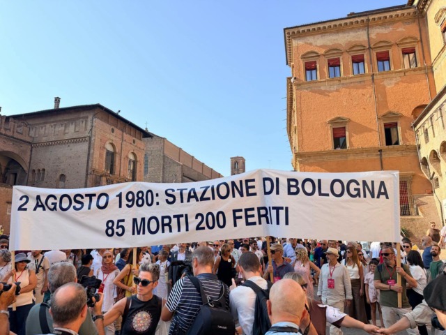 Strage di Bologna, 46 anni dopo il ricordo delle 85 vittime: Mattarella condanna la strategia neofascista