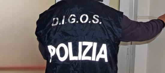 Terrorismo, arrestato 16enne comasco: accusato di propaganda jihadista