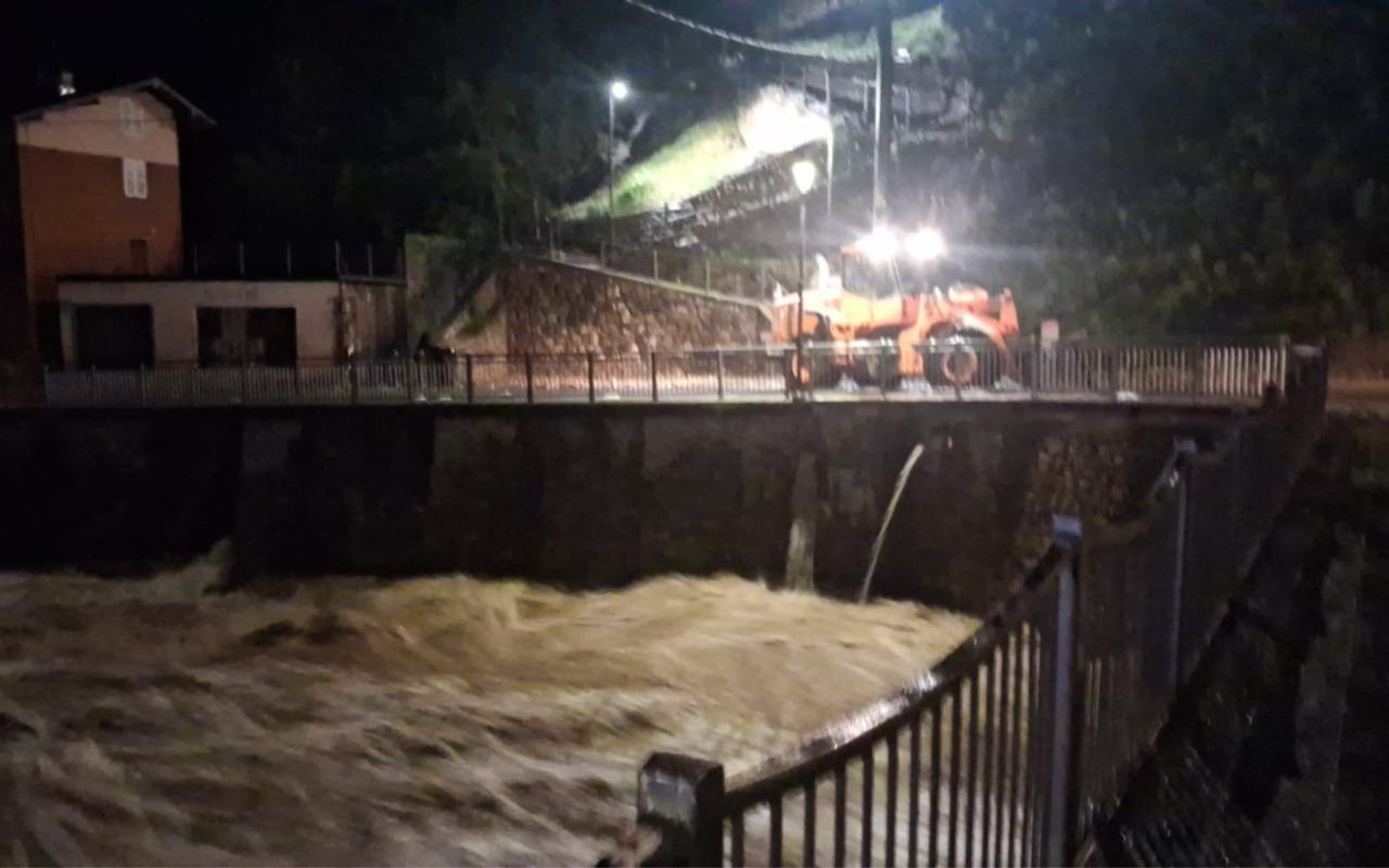 Ondata di maltempo al Nord tra frane, evacuazioni e trasporti in tilt