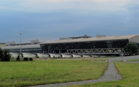 Aeroporto Lipsia: un drone urta un cargo DHL, un altro trovato con esplosivo vicino a un aereo ucraino