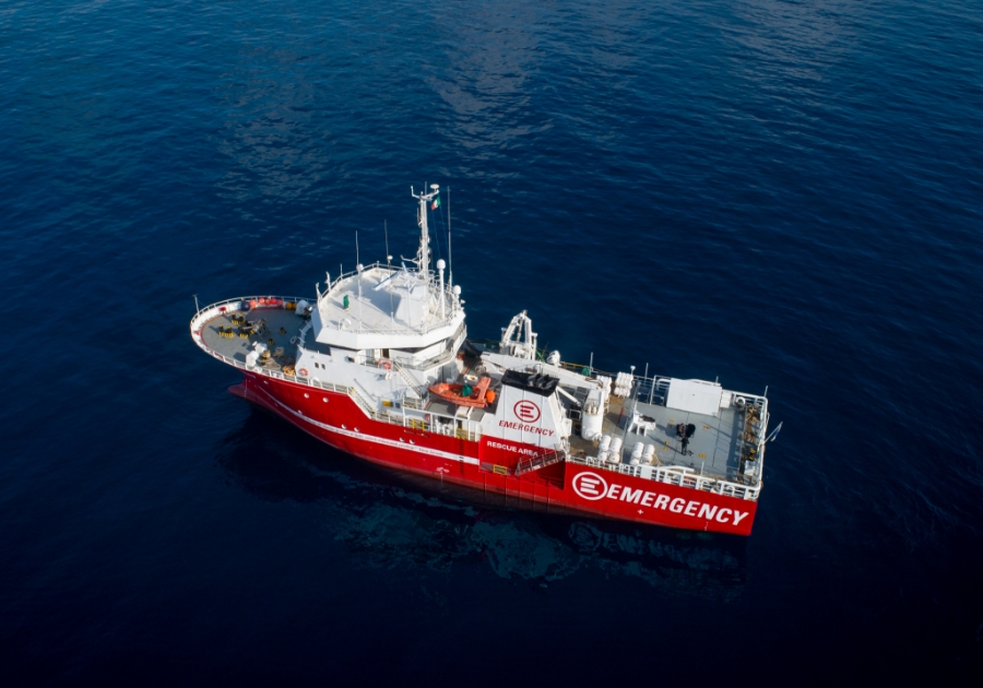 Tragedia nel Mediterraneo: soccorse cinquanta persone al largo della Libia, sette le vittime