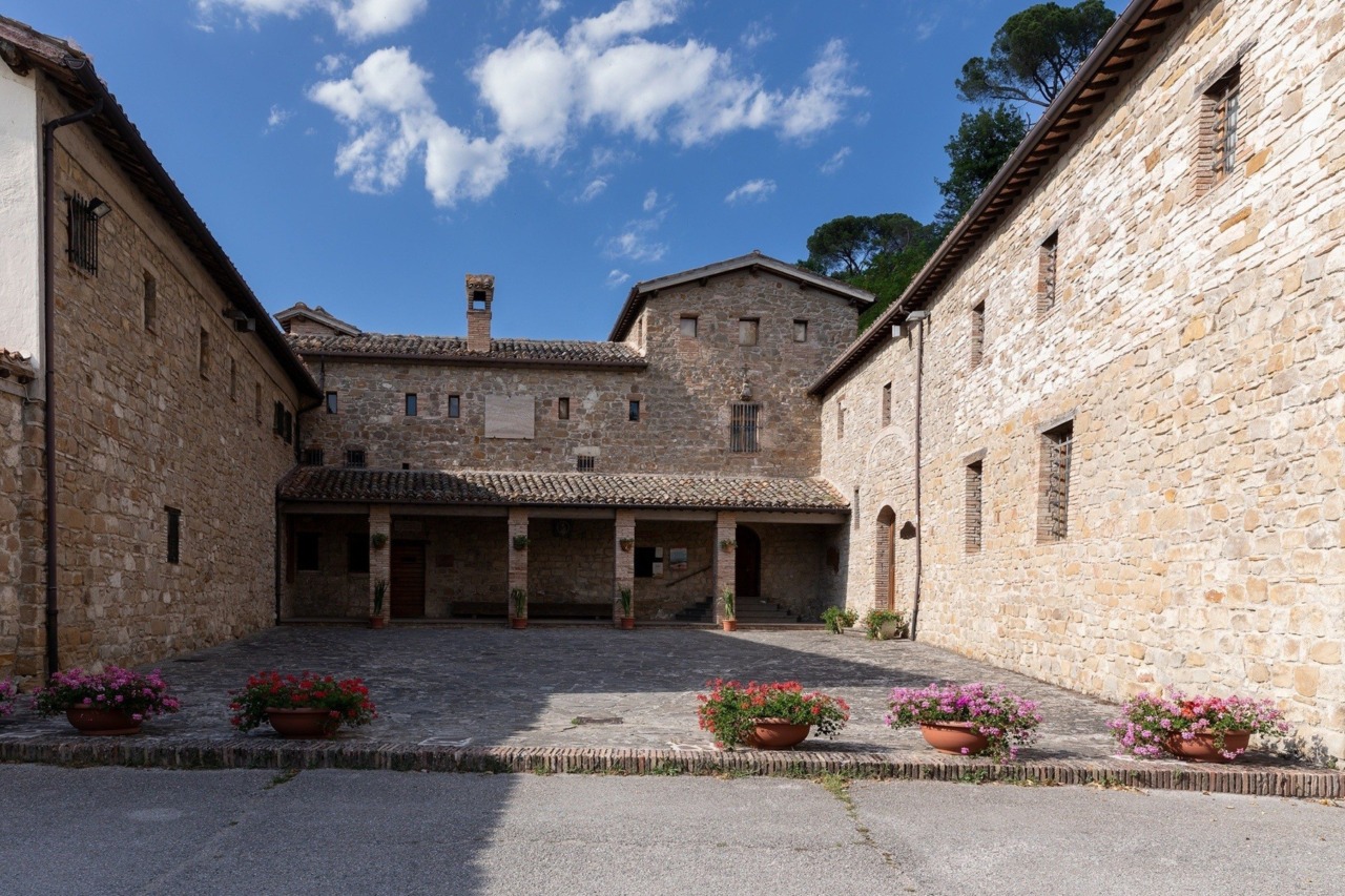 Miele in Convento: a Camerino l’evento che racconta la cultura del miele nei monasteri italiani