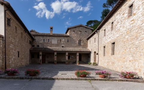 Miele in Convento: a Camerino l’evento che racconta la cultura del miele nei monasteri italiani