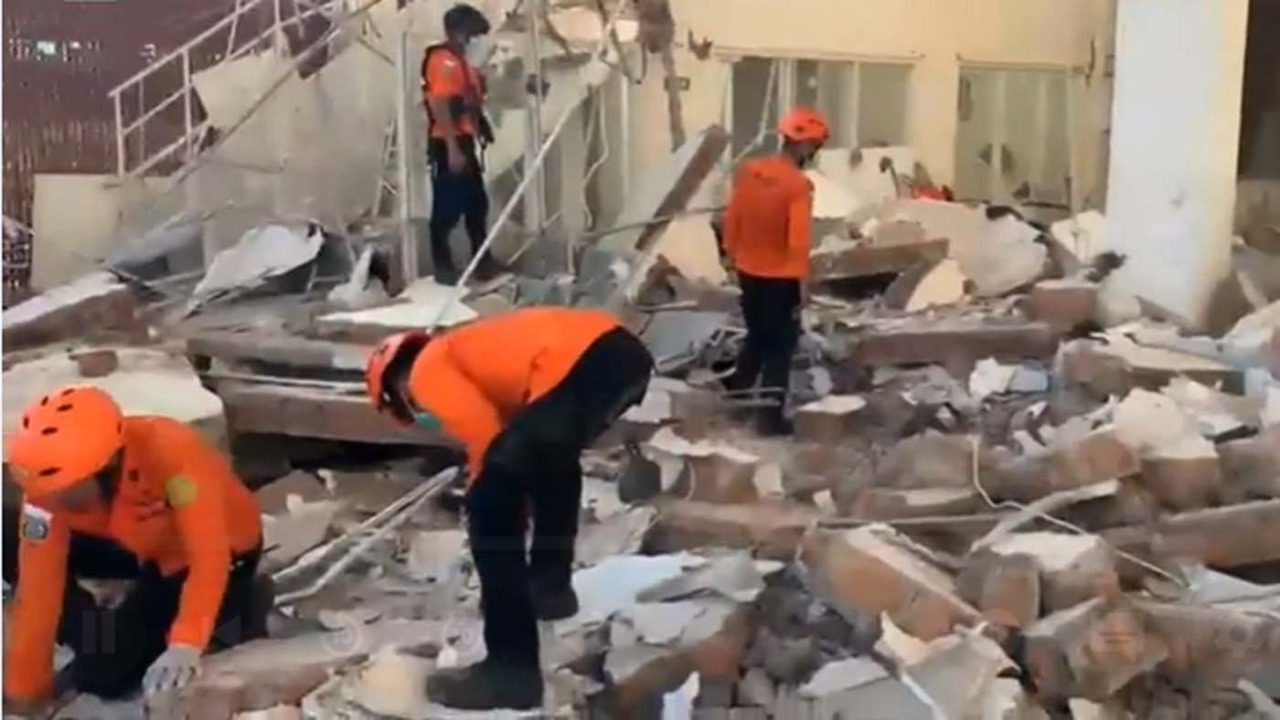 Terremoti in Indonesia e Spagna: vittime a Flores, scossa a Granada
