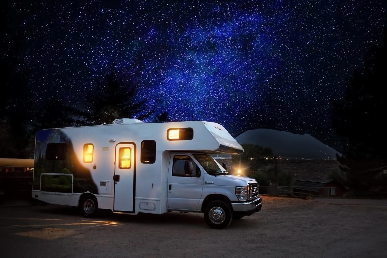Il camper conquista sempre più italiani: cresce la voglia di viaggiare senza fretta