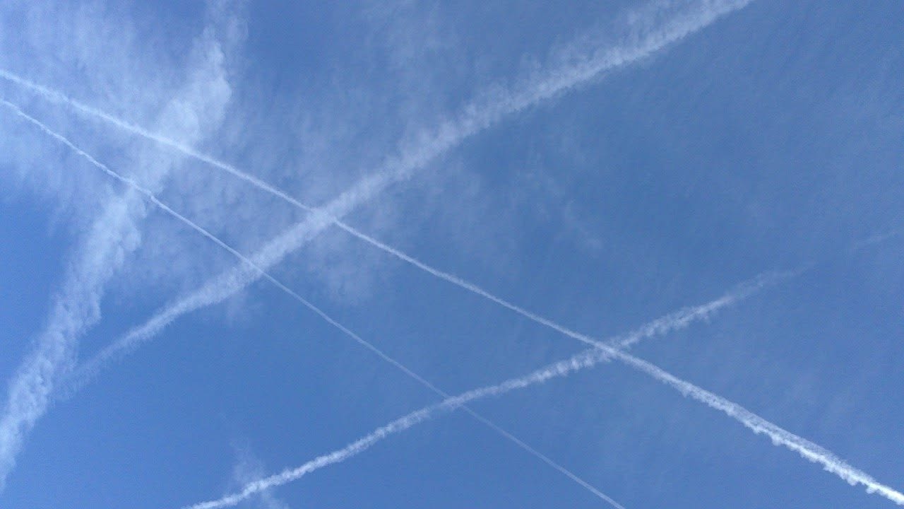Google sta lavorando per ridurre le scie chimiche degli aerei (quelle vere)