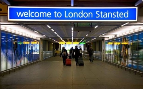 Tre aeroporti inglesi attaccati dagli hacker russi