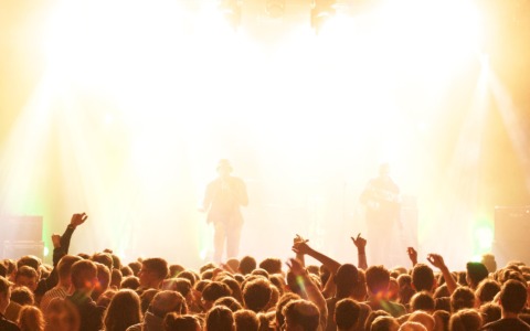 Concerti e feste d’estate, come proteggere l’udito dai rumori troppo forti