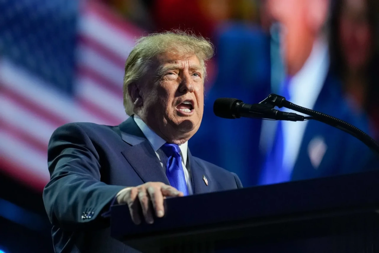 Show di Trump a Dallas: “5mila dollari ad ogni americano se vinciamo le Midterm”