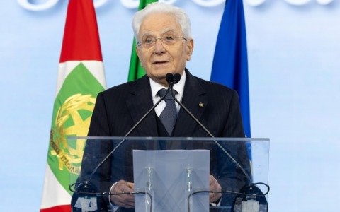 Mattarella replica a Meloni sulla scuola: “E’ aperta a tutti. E’ integrazione e aiuti a non creare ghetti”