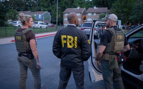 FBI, allarme sui piani russi: “Omicidi mirati nei Paesi che sostengono Kiev, anche negli Usa”