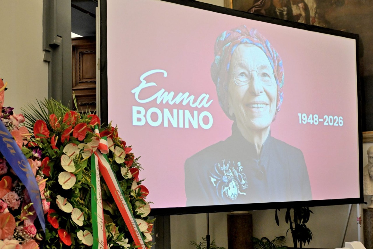 Addio Emma Bonino: oggi i funerali di Stato laici in Campidoglio, l’omaggio delle istituzioni