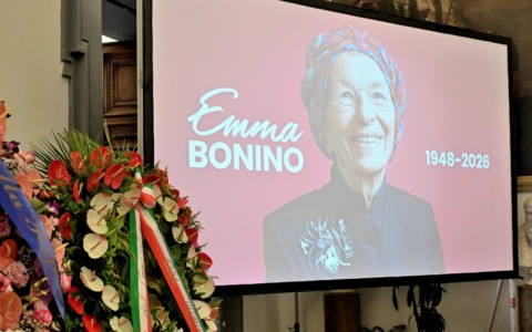 Addio Emma Bonino: oggi i funerali di Stato laici in Campidoglio, l’omaggio delle istituzioni