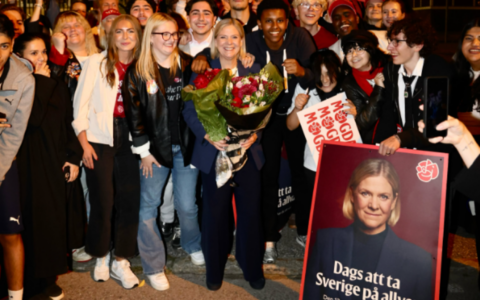 Svezia, centrosinistra avanti di tre seggi: Andersson vede il ritorno al governo
