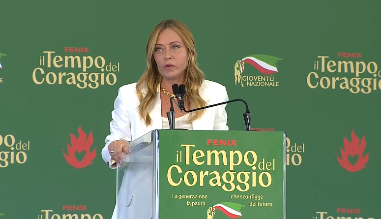 Scuola, Meloni annuncia il tetto agli studenti stranieri e il divieto di burqa