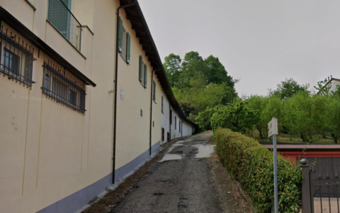 Ladri nel cortile di casa, lui spara e ne uccide uno. Salvini: “Abbraccio chi si difende”