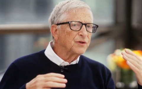 Anche Bill Gates avverte sull’intelligenza artificiale: “Gli USA guidino la regolamentazione dell’IA”