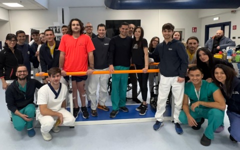 Quattro persone con lesione midollare completa tornano a camminare grazie alla tecnica nata in Italia