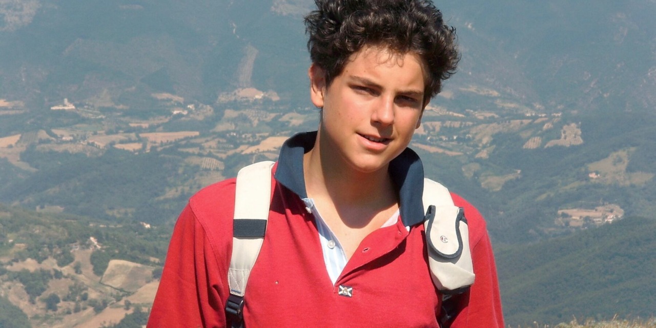 Carlo Acutis, chi era il giovane santo “influencer” in jeans e sneakers”: la storia ed i miracoli
