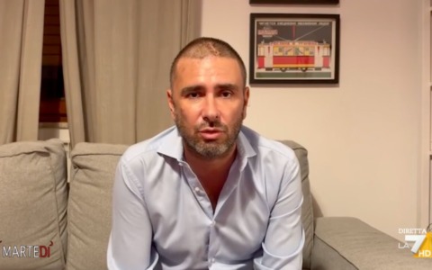 Alessandro Di Battista: “Mi hanno asportato un tumore cerebrale, ora le cure”