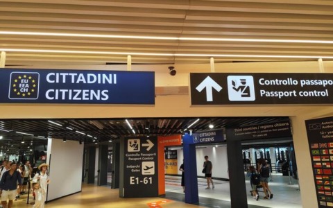 Italia-Spagna, Schengen resta sospeso: controlli prorogati fino a metà settembre. Scontro sulla crisi di Ceuta