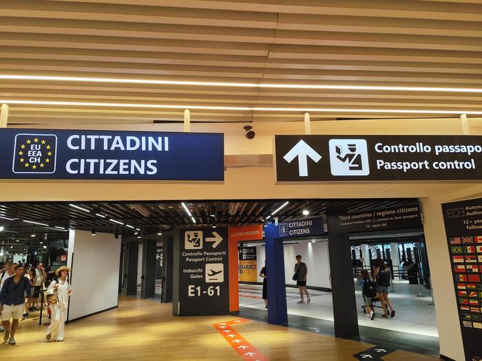 Italia-Spagna, Schengen resta sospeso: controlli prorogati fino a metà settembre. Scontro sulla crisi di Ceuta