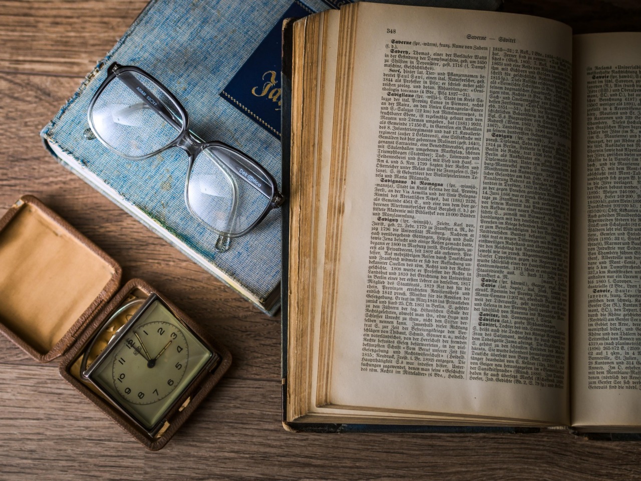 Quando sono i libri a scegliere la destinazione: cresce il turismo letterario