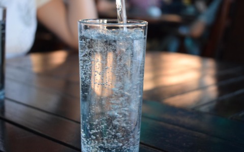 Dopo l’estate è facile bere meno: come mantenere una corretta idratazione