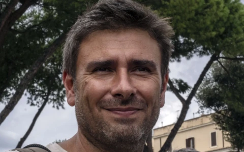 Alessandro Di Battista, cresce la preoccupazione: è sedato in terapia intensiva dopo l’operazione