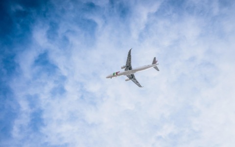 Cieli europei da record: mai così tanti voli in un’estate