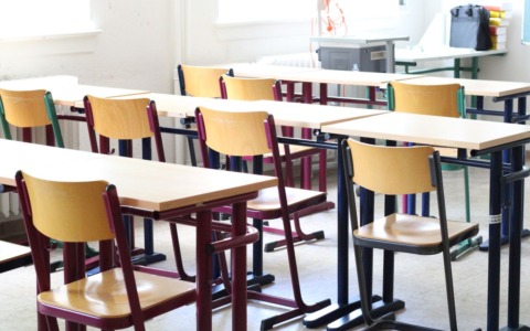 Scuole, l’allarme dei medici: “Valutare il rinvio delle lezioni a causa del caldo anomalo”