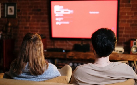 La Smart TV registra le conversazioni in casa? Cosa è emerso dai test su alcuni televisori