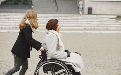 Legge 104, nuovi chiarimenti Inps sui permessi: cosa cambia per chi assiste un familiare