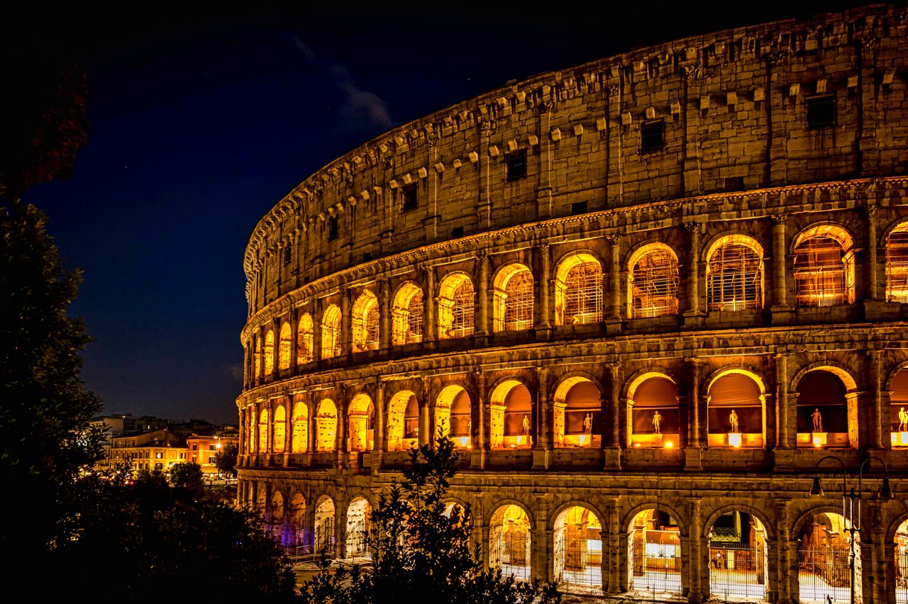 Operaio di 22 anni muore al Colosseo: precipita da dieci metri durante i lavori notturni. Meloni: “Inaccettabile”