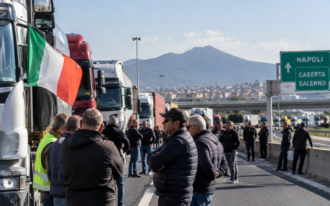 Sciopero dei tir, rimossi i blocchi in Campania: il governo minaccia la precettazione