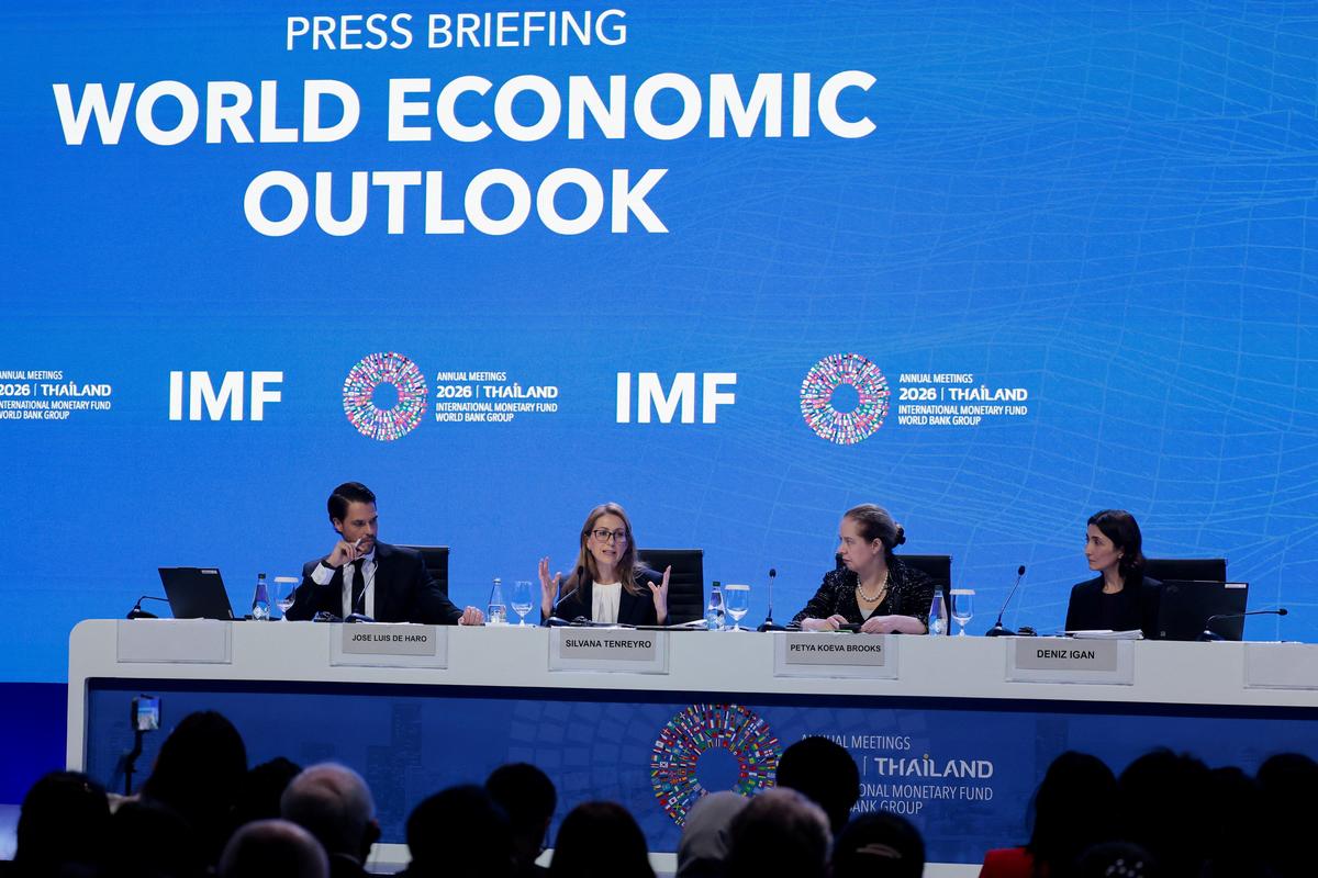Italia, Pil rivisto al rialzo. Ma il Fondo Monetario Internazionale avverte: economia mondiale sotto pressione