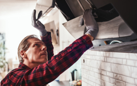 Pulire la cappa della cucina, come fare e quando intervenire